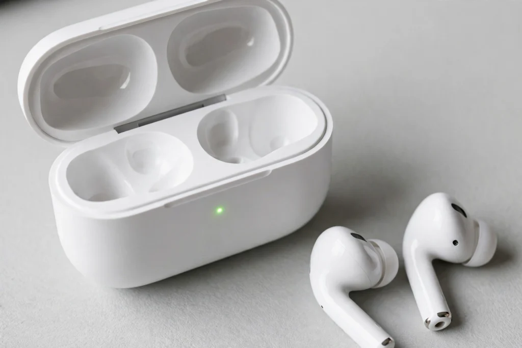 AirPods charging case status light meanings
